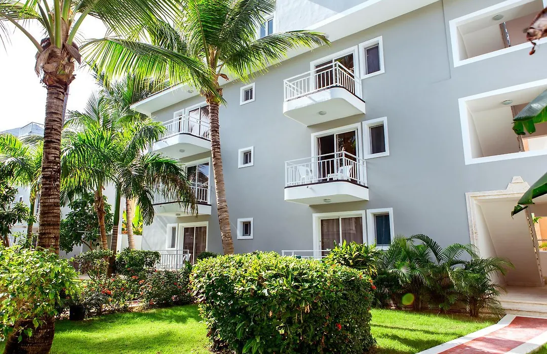 Tropicana Suites Deluxe Beach Club & Pool-1